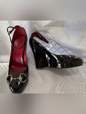 GUCCI (Authentic) Sand Pello Black Patent Leather Slingback Wedge Heels.
Size 38